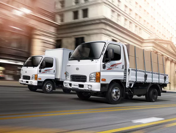 Dịch vụ thay Kính chắn gió xe tải Hyundai 2.5 tấn tận nơi